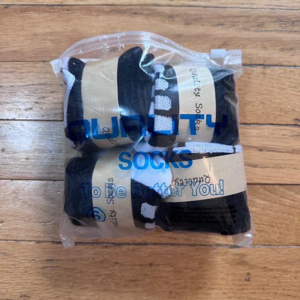 JHM Kids Athletic Sport Crew Socks 4 Pair Pack Black White Ages 4-11 NEW